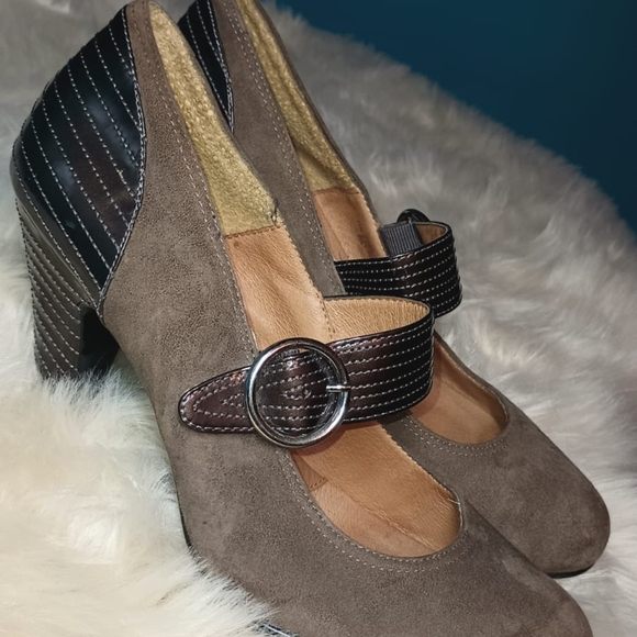 Elegant Brown Women's Shoes with Strap - Picture 4 of 5